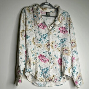 Lady Foot Locker Casual vintage floral button down shirt | EUC